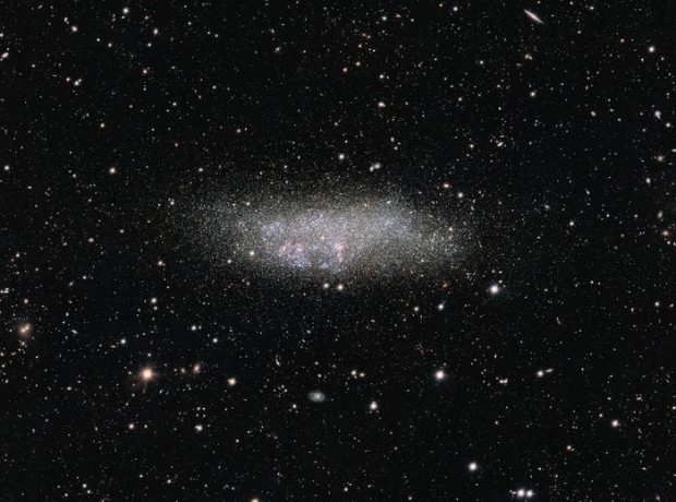 Galaxie WLM na okraji Mstn skupiny galaxi