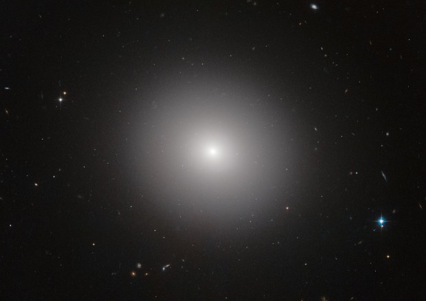 Eliptick galaxie IC 2006