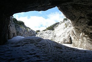 Pohled z nitra jeskyně