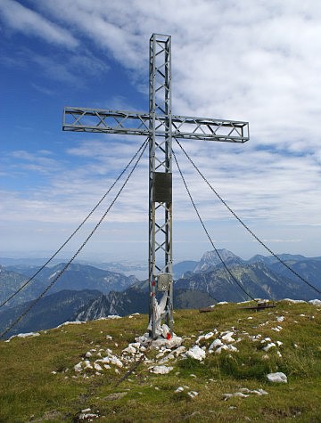Vrchol Schönberg (2 090 m) - v pozadí Traunstein a Traunsee
