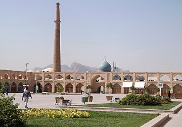 Minaret Alho meity z nmst Kohneh v Isfahnu