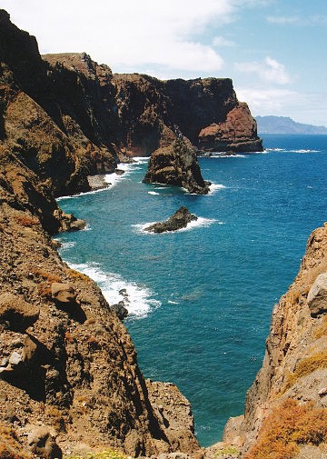 Divoké pobřeží poloostrova Sao Lourenço na východě Madeiry