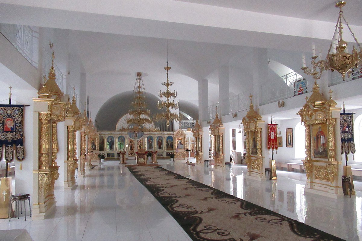 Sacharna, interiér nového chrámu