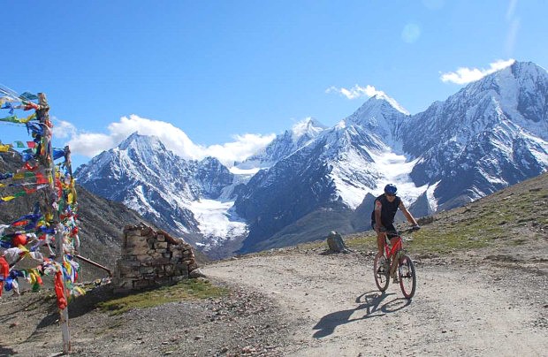 Indickm Himaljem na kole