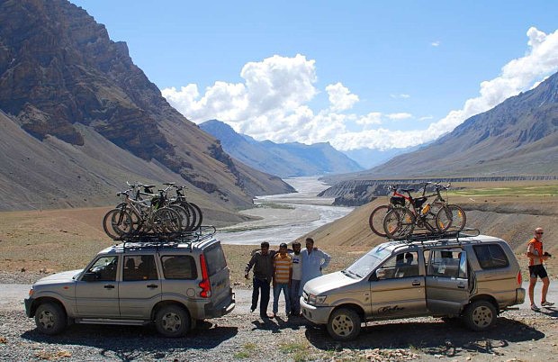 Indickm Himaljem na kole