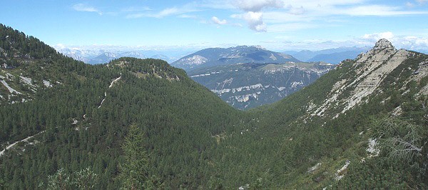 Výhled z úbočí Monte Buso (2 080 m)