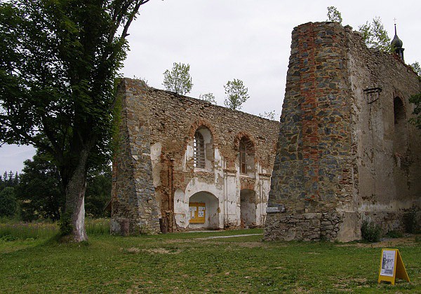 Relikt kostela v Pohoří na Šumavě