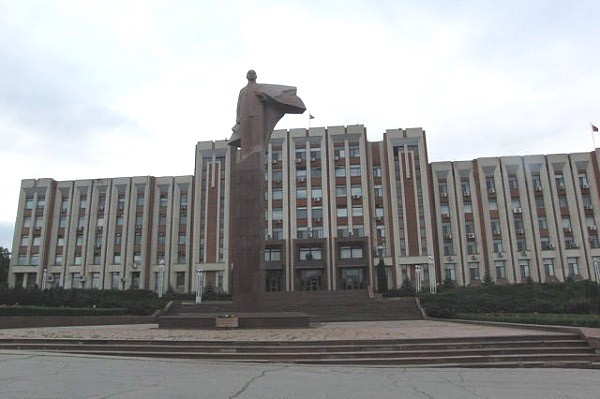 Lenin pred parlamentem v Tiraspolu