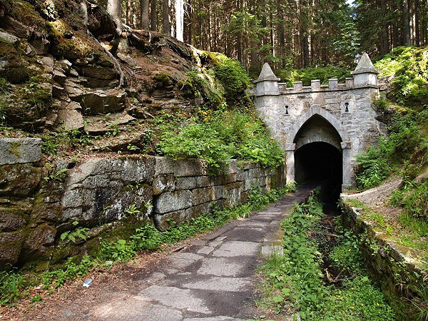 Portál tunelu Schwarzenberského plavebního kanálu