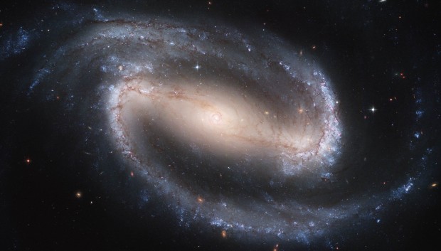 NGC 1300, úchvatná spirální galaxie s příčkou