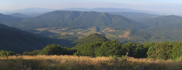 Panoramatický pohľad na masív Bukovca a Vihorlat v pozadí