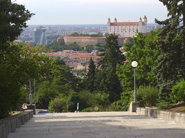 Bratislavský hrad zo Slavína