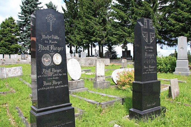 Stará část hřbitova v Dolní Hedči…