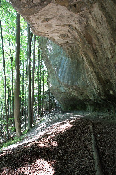 Portál Mažarné jeskyně