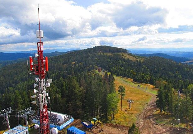 Výhled z vrcholové věže stezky na Bukovinu
