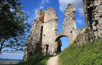 Hrad Brekov, vstup do horního hradu