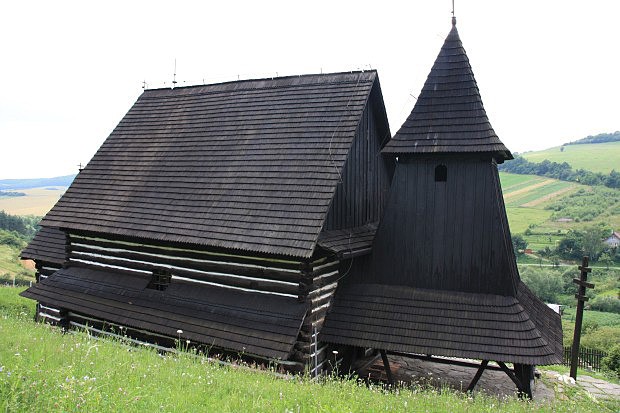 Dřevěný kostel Brežany