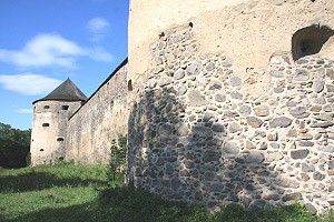 Pevnost Bzovík z bývalého vodního příkopu
