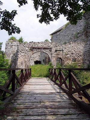 Vstup do hradu Čabraď