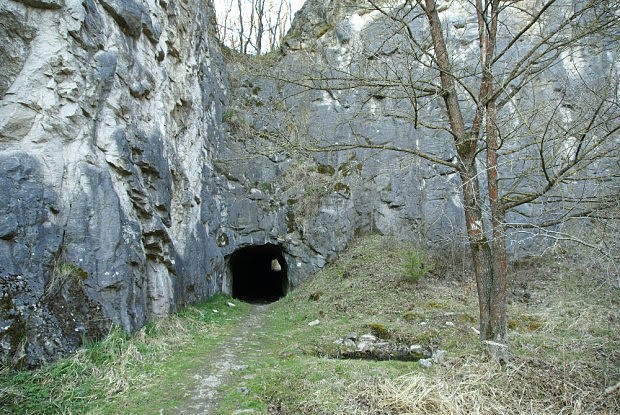 Vstupní tunel do lomu Na kobyle