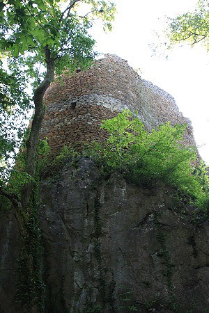 Další z bašt chránící přístup k hradu