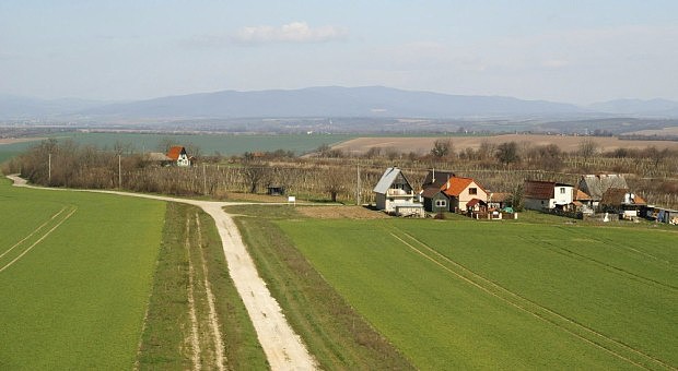 Výhled z rozhledny Dolná Nitra u obce Klasov na Pohronský Inovec
