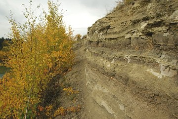 Bývalý kaolínový důl u obce Dětaň (sopečné vrstvy z Doupovského vulkánu)