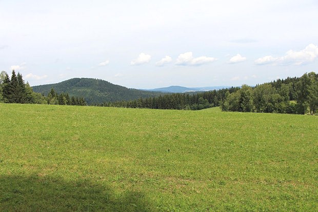 Svoje, pohled na Radkovsk vrch v pozad Svatobor