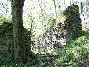 Zbytky zdí hradu Kalich