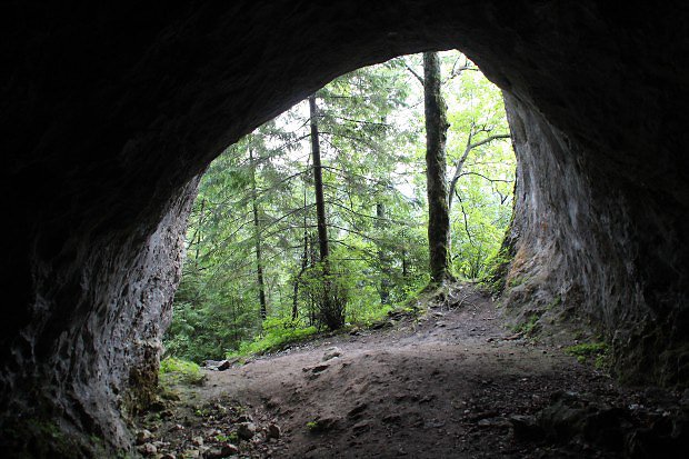 Jaskyňa v Havranej skale