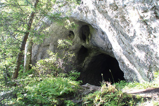 Jaskyňa v Havranej skale