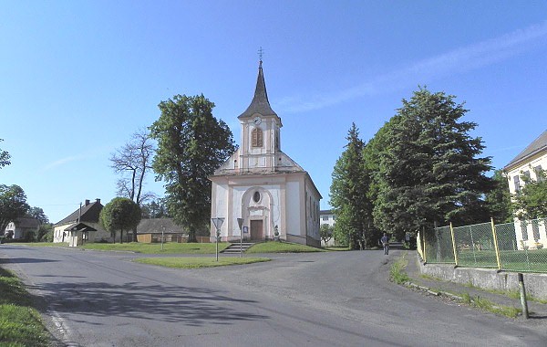 Hlavňovice, kostel sv. J. Nepomuckého