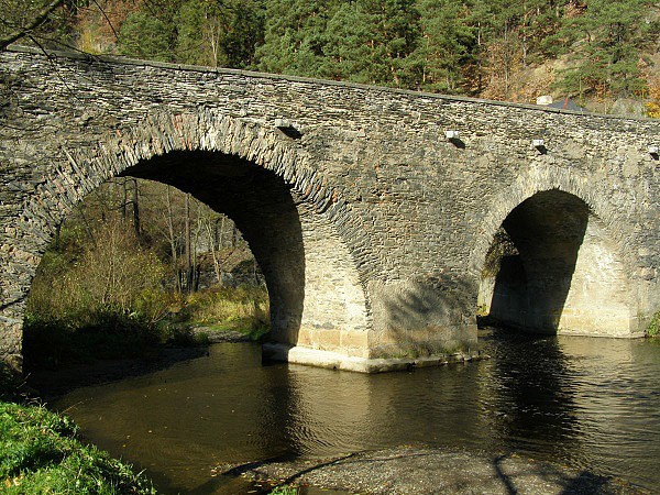 Kamenný most v Rabštejně nad Střelou