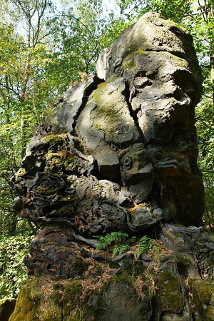 Kamenn vrch u Kenova - skalisko s kamennmi remi