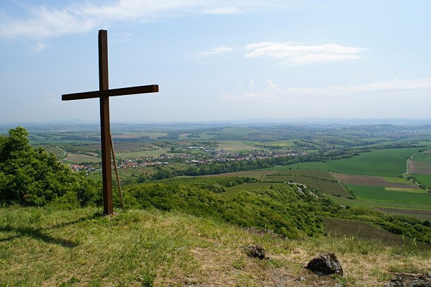 Kamenný vrch (442 m) - výhled od vrcholového kříže