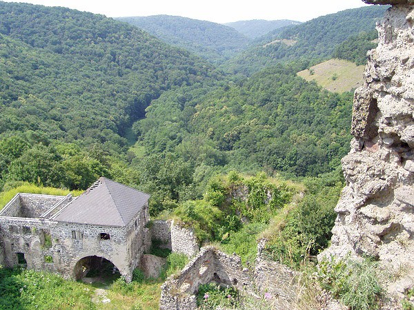 Pohled na vstup do hradu