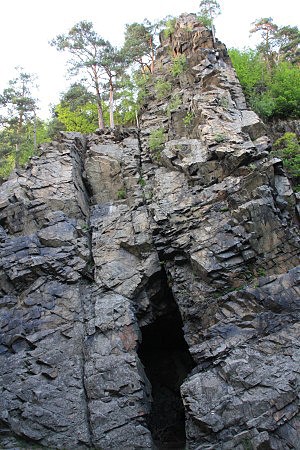 Kružberské skály, jeskyně