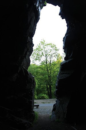 Kružberské skály, jeskyně