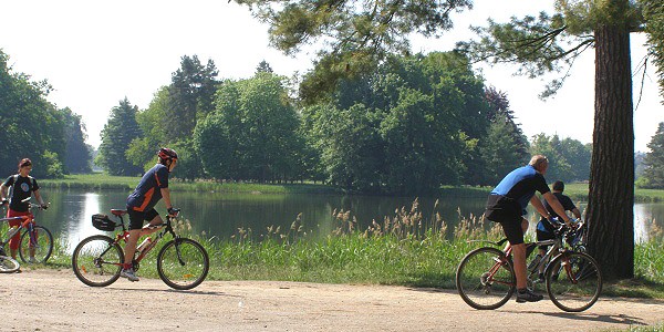 Zámecký park v Lednici je určen zčásti i cykloturistům