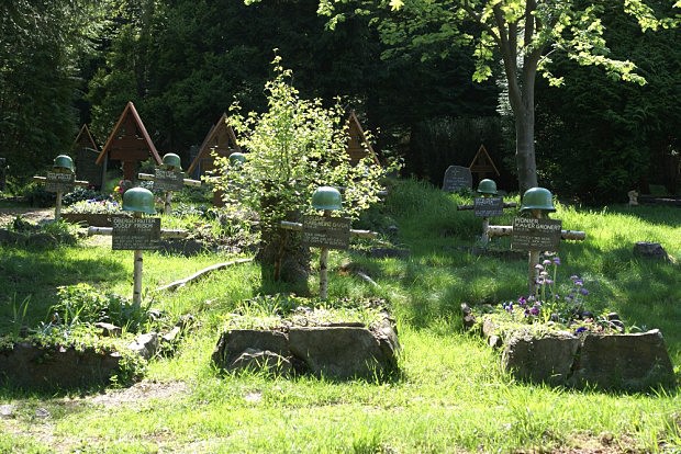 Vojenský hřbitov z 2. svétové války v Oberbärenburgu