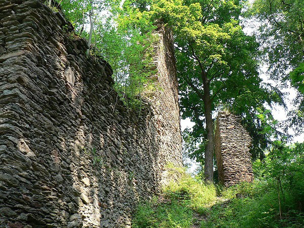 Pajrek, zbytky paláce a věže