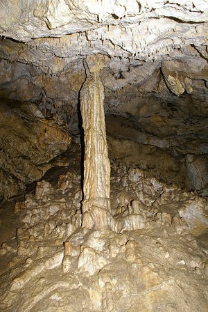Plavecká jeskyně - nejkrásnější stalagnát v jeskyni