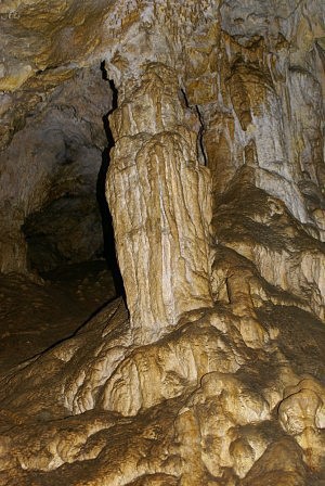 Plavecká jeskyně - v zadní částech jeskyně je mohutná krápníková výzdoba