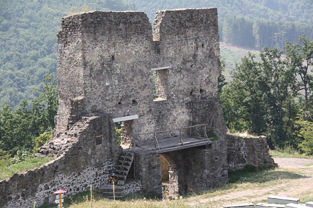 Opevnění pustého hradu