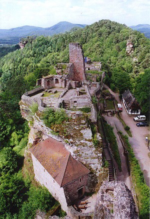 Altdahn (Německo) - pohled z hradu Altadahn na hrad