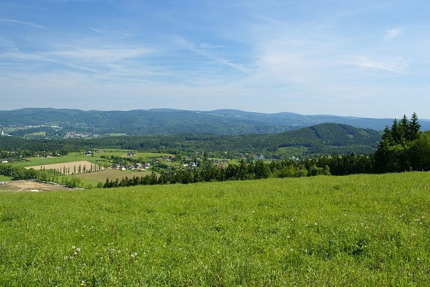 Panorama Jizerských hor z hřebene mezi Rašovkou a Javorníkem