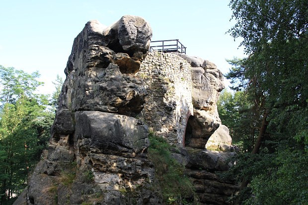 Skalisko s vyhlídkovou plošinou na hradě Rotštejn