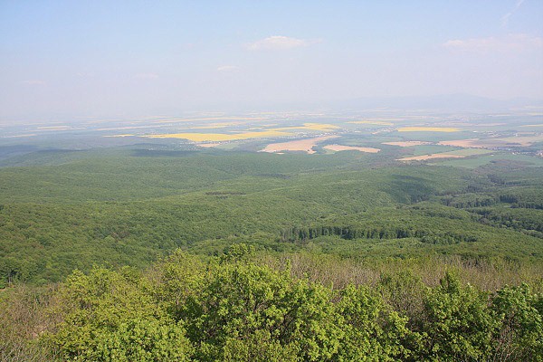 Pohled z rozhledny k jihovýchodu k městu Nitra