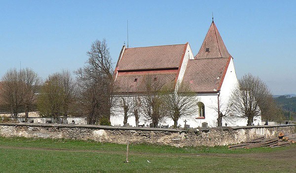 Albrechtec, kostel od jihu