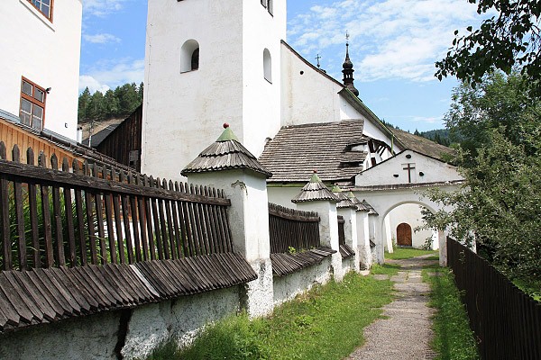 Místní kostel byl opevněn
